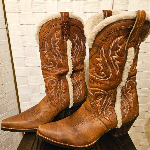 Ariat Shoes - Ariat women's sherpa trimmed leather cowboy boots size 9